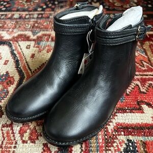 ZARA Girls Sleek black zip leather boots booties Size 12.5 NWT